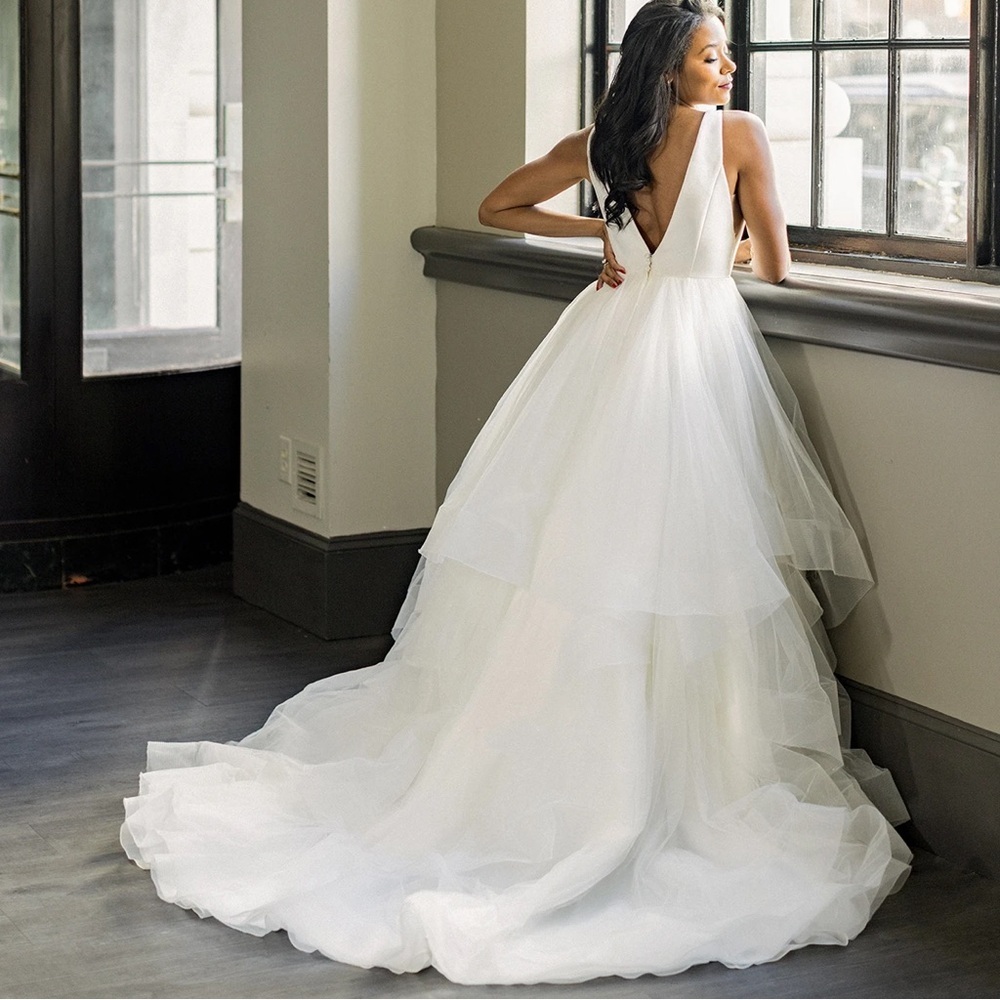 Essence of Australia | V-Neck Bridal Ballgown Wedding Dress - Picture 4 of 5